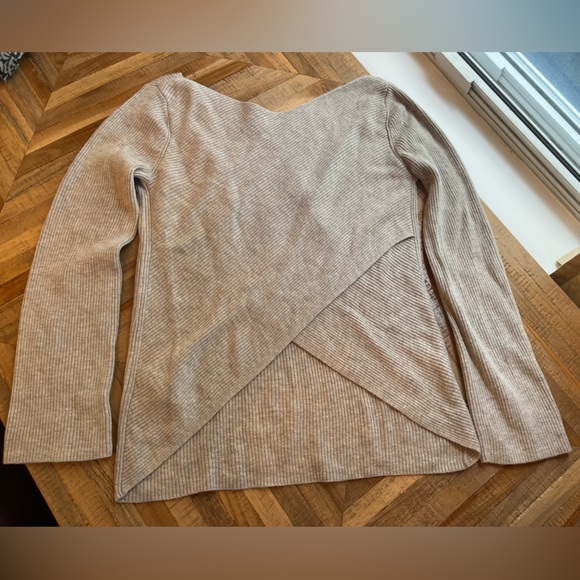 Gorgeous Aritzia Babaton Kitano Sweater Oatmeal Medium with Cross Back Detail - Picture 15 of 15